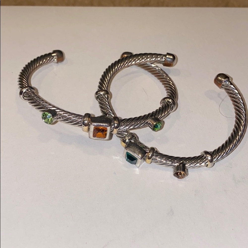 2 Bracelets